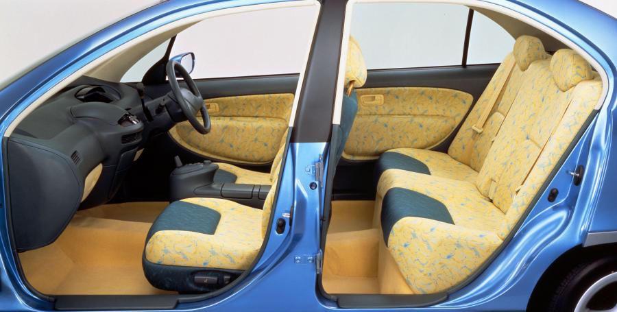 Интерьер Toyota Prius Concept 1995 года  (фото 1 из 6)